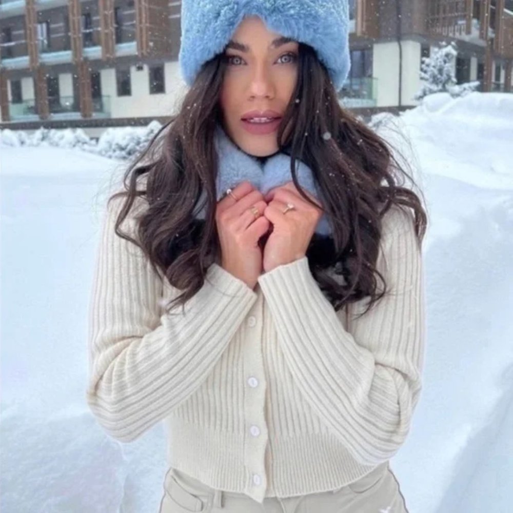 NWT ZARA Woman Winter Blue Faux Fur Collar Knit Cream Cardigan 6873/001